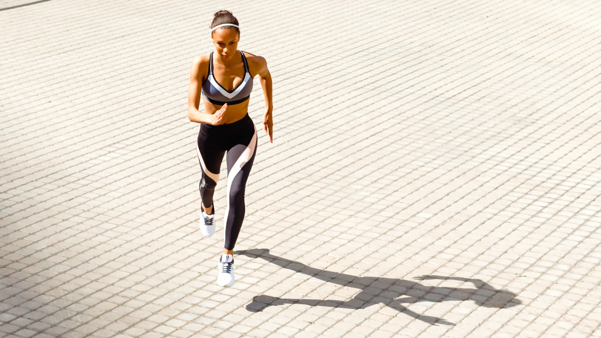 fitness model running